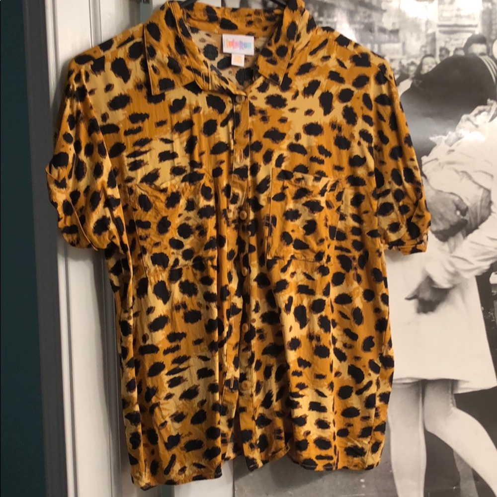 Cheetah print Lularoe Amy shirt
